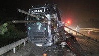 Anadolu Otoyolu’nda feci kaza! Demir borular TIR’ın ön camından çıktı: 2 kişi can verdi