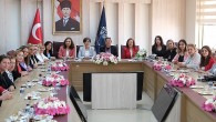 Cumhuriyet Halk Partisi Aydın İl Kadın Kolları Başkanı Ayşe Özdemir Özlem Çerçioğlu’na nezaket ziyaretinde bulundu