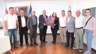 Efeler Ziraat Odası Başkanı Mehmet Kendirlioğlu Aydın Büyükşehir Belediye Başkanı Özlem Çerçioğlu’na nezaket ziyaretinde bulundu