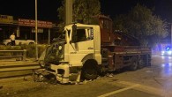 Ankara’da vinç yol tabelasına çarptı: 2 yaralı