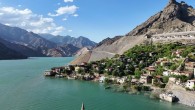Baraj suyu köyü ikiye böldü… Evlerde göl manzarası
