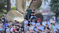 Gölcüklüler, A Milli Takımın EURO 2024 Avrupa Futbol Şampiyonası’nda Portekiz ile karşılaştığı maçı Anıtpark’ta kurulan dev ekranda birlikte izlediler