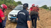 Kayıp kadın ormanda bulundu: Jandarma 3 kilometre sırtında taşıdı