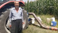 Mısır tarlasını sulamakta problem yaşayan Kadirlili çiftçi: “Sulama birliği bize yeterli su vermiyor, traktörlerle su çekiyoruz”