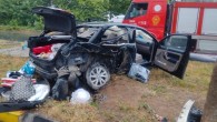 Otomobil beton direğe çarptı: Aynı aileden 4 yaralı!