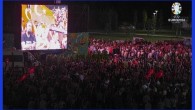 Vatandaşlar, Türkiye – Çekya maçını kurulan dev ekranlardan izledi