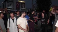 Sokak hayvanlarıyla ilgili yasa teklifi AKP İl Başkanlığı önünde protesto edildi