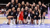 Voleybolcularımız Dominik’i yenip Olimpiyatta çeyrek finale yükseldi