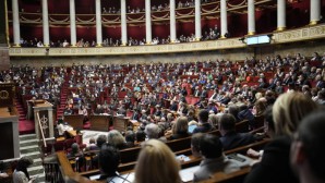 Fransa’da emeklilik reformunun kritik maddesi onaylandı