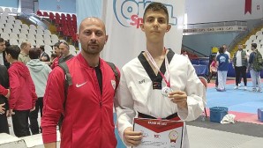 Foça Belediyespor Kulübü Taekwondo Şubesi Sporcusu Asrın Yağız Büyükyavuz, yarı final elemelerini altın madalya ile geçti