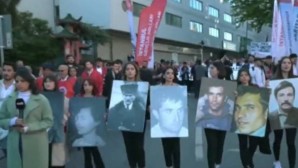 CHP Gençlik Kolları Taksim’den Dolmabahçe’ye yürüdü: ‘Atatürk’ten Deniz’lere bağısızlığa yürüyoruz’
