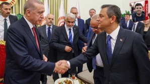 CHP kurmayları, Erdoğan-Özel zirvesi için ‘İki parti lideri görüşecek’ yorumunu yaptı: ‘El sıkışıp eleştireceğiz’