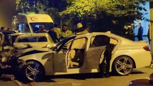 Sarıyer’de polisten kaçan otomobil kaza yaptı: 2 yaralı
