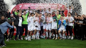 Ziraat Türkiye Kupası şampiyonu Beşiktaş kupayı kaldırdı!
