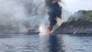 Datça’da yangın çıkan tekne kullanılamaz hale geldi