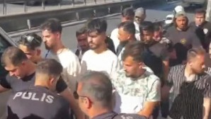 Metrobüs durağında dikkat çektiler: 25 kaçak göçmen yakalandı