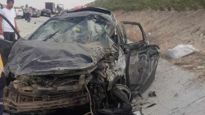 Aksaray’da otomobil, bariyerlere çarptı: Kayınvalide öldü, eşi ile gelini yaralı
