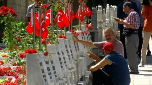 Edirnekapı’daki 15 Temmuz Şehitliği’nde ziyaretçi yoğunluğu