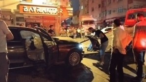 Sultanbeyli’de ters yönde ilerleyen otomobil seyir halindeki araca çarptı: 1’i ağır 2 yaralı