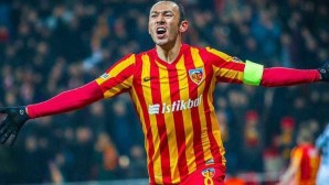 Türk futbol tarihinde en fazla gol atan isimlerden Umut Bulut, kariyerini noktaladı! Antrenörlüğe başladı…