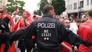 UEFA’dan sonra bir skandal daha! Berlin’de Türk yürüyüşüne polis engeli