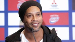 Ronaldinho futbola geri dönüyor: Kulüp satın aldı!