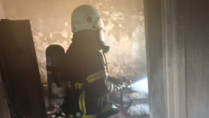 Müstakil ev alevlere teslim oldu