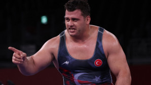 Rıza Kayaalp’ten tarihi başarı