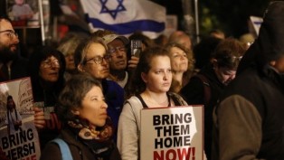 İsrailliler, esir takası anlaşması ve Netanyahu’nun istifası talebiyle sokaklara indi