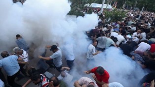 Ermenistan’da protestolar patlak verdi