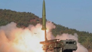 Kuzey Kore birden fazla savaş başlığı fırlatabilen füze test etti