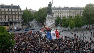 Paris’te polisten, aşırı sağ karşıtlarına biber gazıyla müdahale