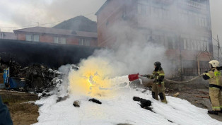 Helikopter eve düştü, 4 kişi öldü