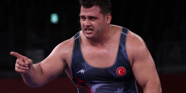 Rıza Kayaalp’ten tarihi başarı