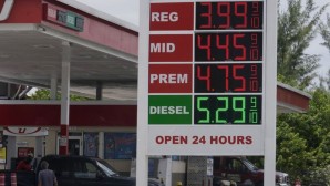 ABD’de benzin fiyatı 4 doların altına indi