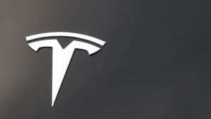 Tesla 1,1 milyon aracını geri çağırıyor