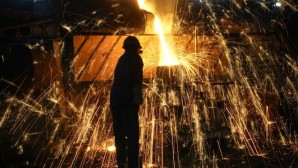 Çelik üretimi yüzde 21 düştü, üretiçi son çeyrek için kaygılı