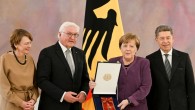 Merkel’e üstün hizmet ödülü