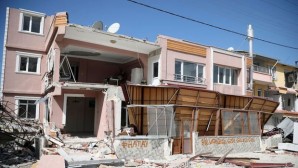 Depremlerden etkilenen bazı il ve ilçelerdeki “mücbir sebep hali” uzatıldı