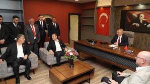 Ahmet Akın, Edremit Belediyesi’ni ziyaret etti