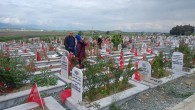 Deprem bölgeside mezarlıklarda bayramlaşma: ‘Bayramın yalnızca adı kaldı’