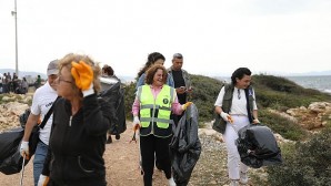 Didim’de, Didim Belediyesi ekipleri ve Didim Plogging Grubu üyeleri ile birlikte kıyı temizliği çalışması yapıldı.