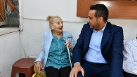 Huzurevlerine gülümseten ziyaretler Çiğli Belediye Başkanı Onur Emrah Yıldız “Bir dokunduk, bin dua aldık”