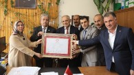 Yahyalı Belediye Başkanı Esat Öztürk, mazbatasını alarak belediye başkanlığında üçüncü dönemine resmen başladı