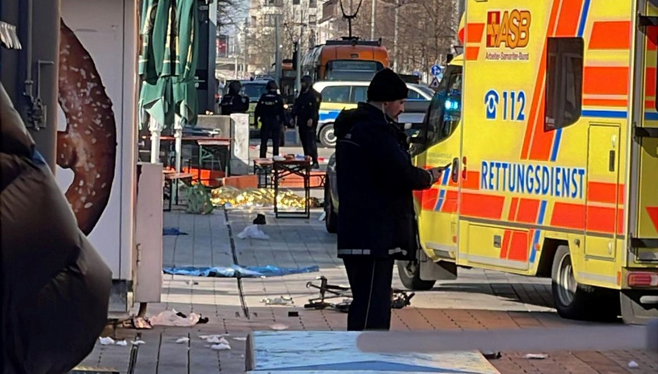 Almanya’da araçla kalabalığa dalan zanlının çok sağcılarla kontaklı olduğu ortaya çıktı
