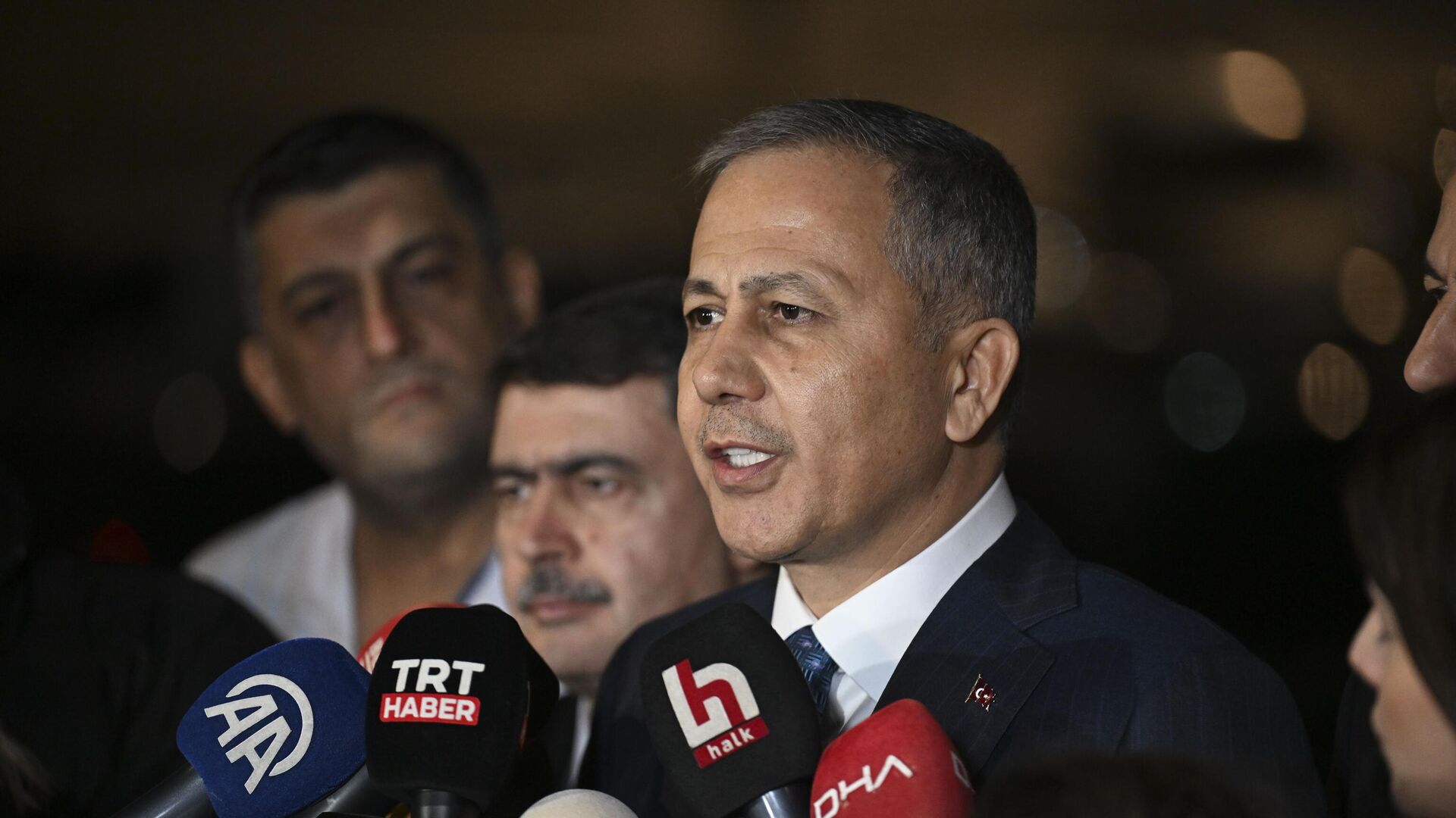 Bu geceki gösterilerde 97 kişi gözaltına alındı