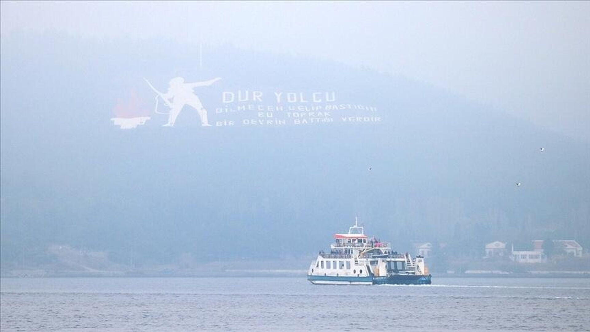 Çanakkale Boğazı’nda yoğun sis alarmı: Gemi trafiği ve feribot seferleri durduruldu