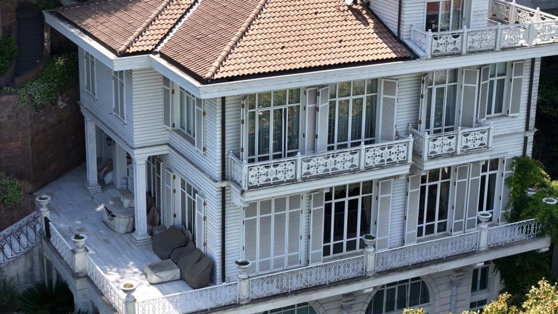 FETÖ’nün finans sorumlularından Akın İpek’e ait iki köşk yeniden satışa çıktı: Açık artırma 950 milyondan başlayacak