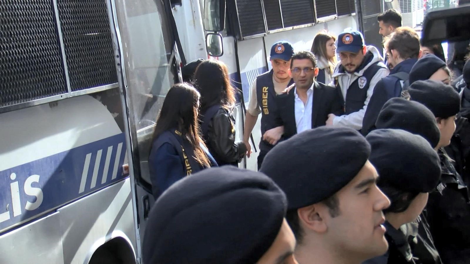 Flash Haber TV’ye el konulmuştu: Payfix operasyonunda 29 kuşkulu adliyede