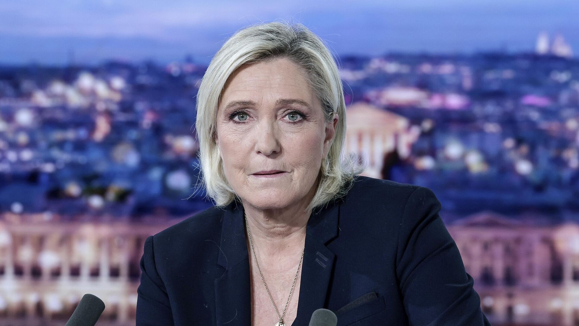 Fransa’da 2027 cumhurbaşkanı adaylığını duyuran Le Pen, yolsuzluktan suçlu bulundu